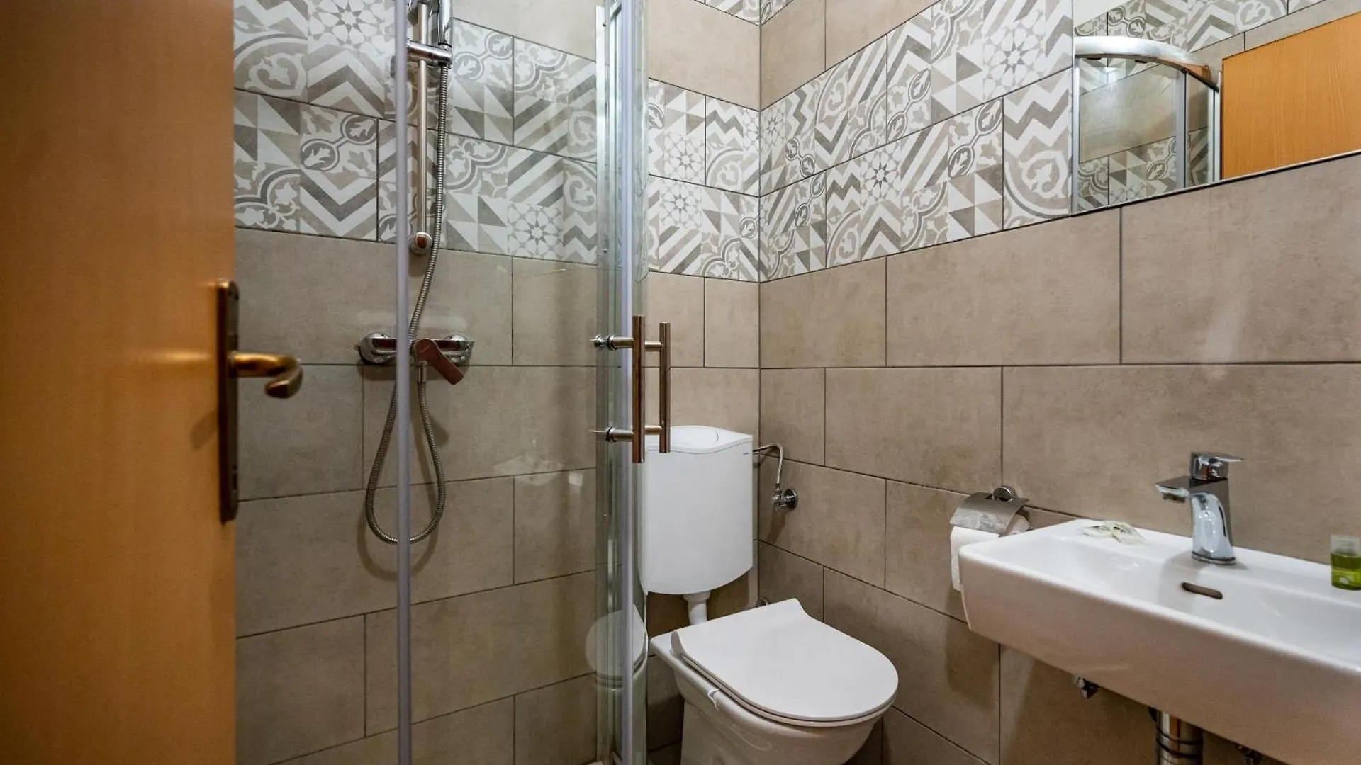 Sonia Rooms 풀라 B&B